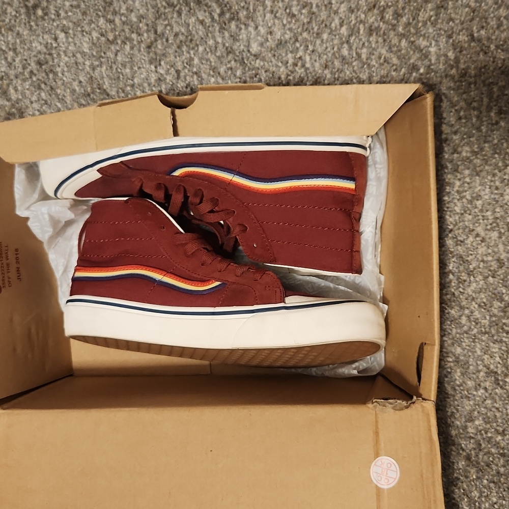Size 10W/8.5M, Rainbow Sk8-Hi Vans